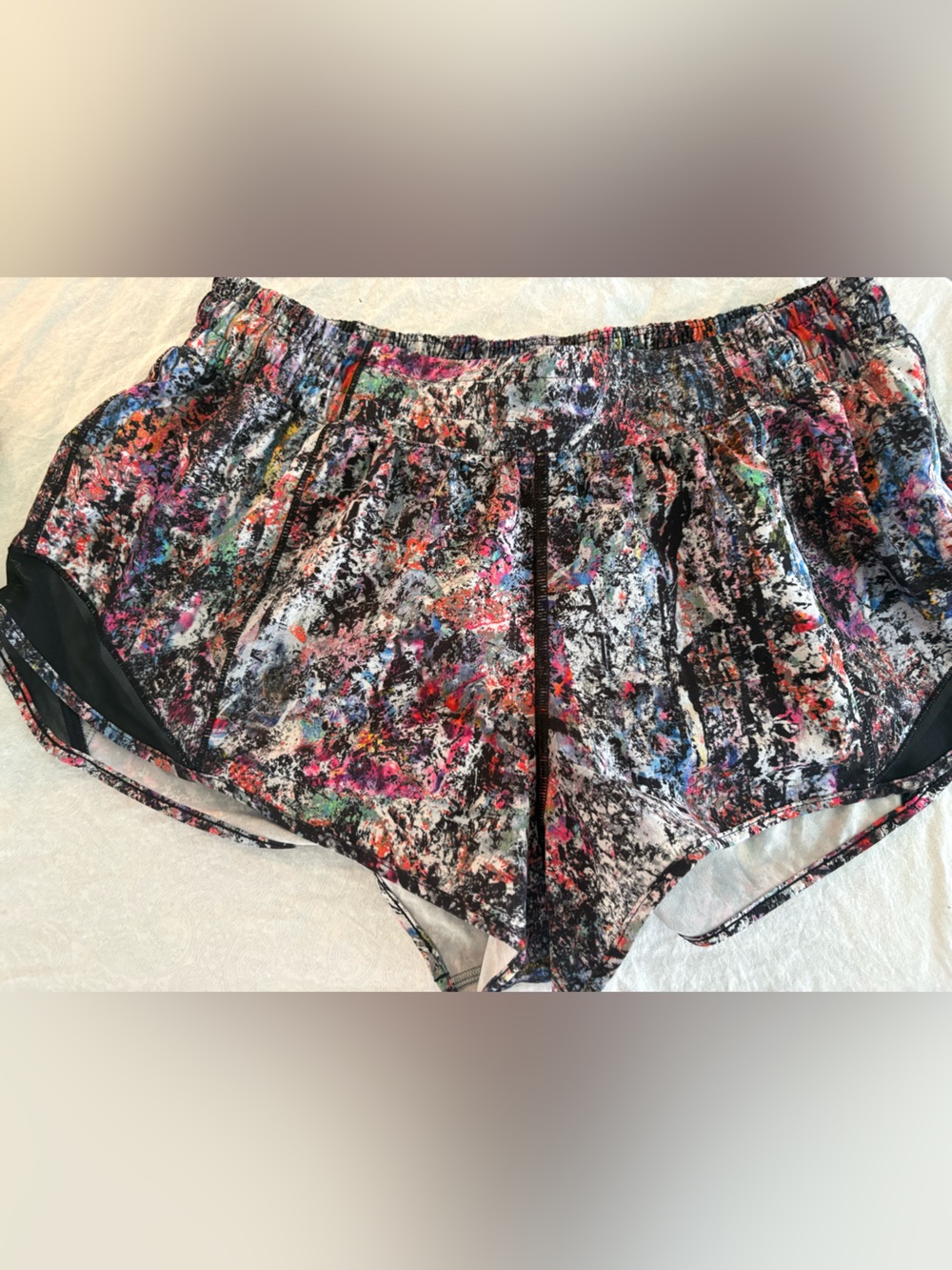 Lululemon athletica Hotty Hot 2.5 Multi color lined shorts size 10
